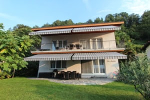 ferienwohnung san nazzaro lago maggiore haus balkon terrasse garten tessin