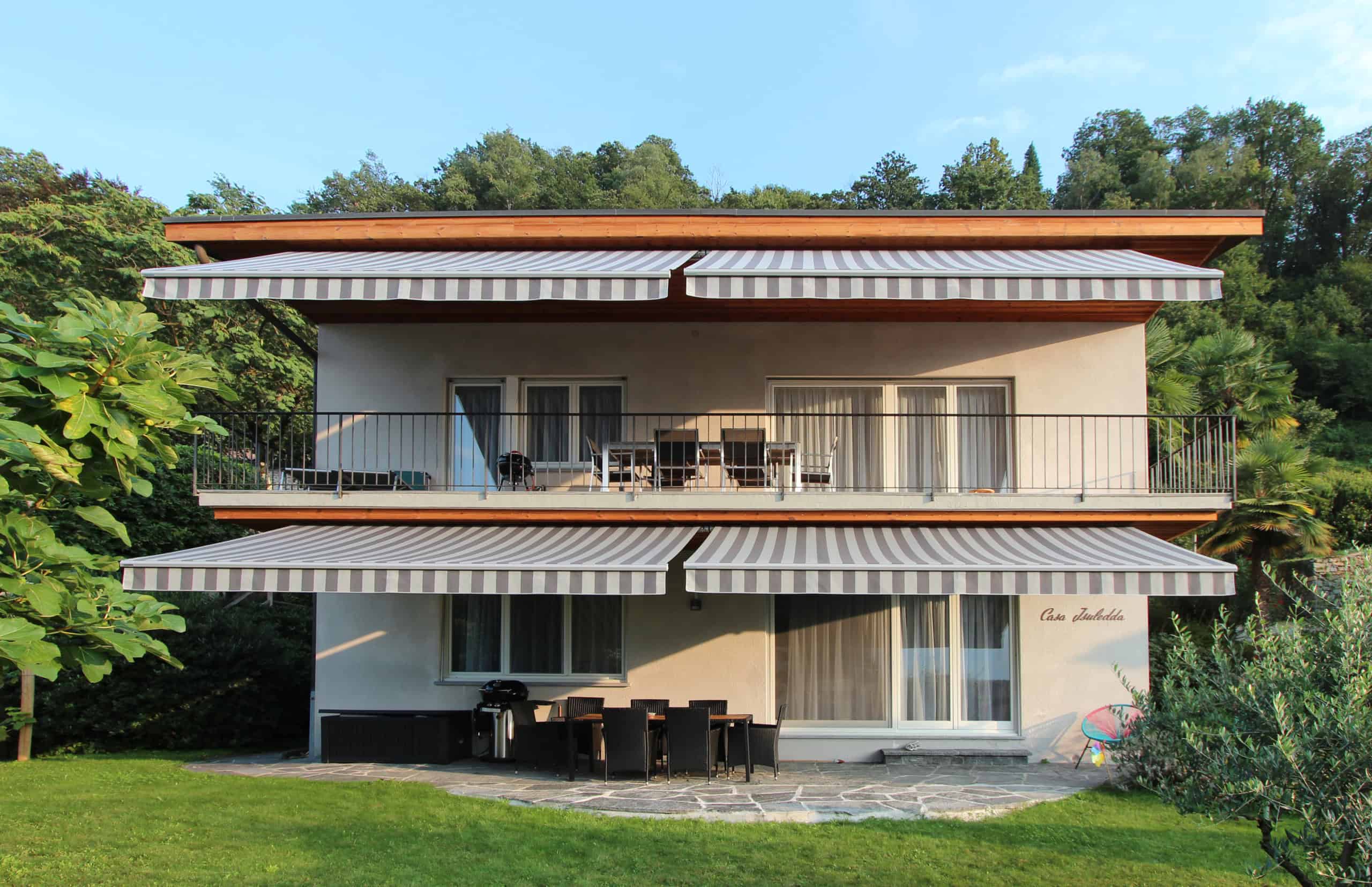 ferienwohnung san nazzaro lago maggiore haus balkon terrasse garten tessin