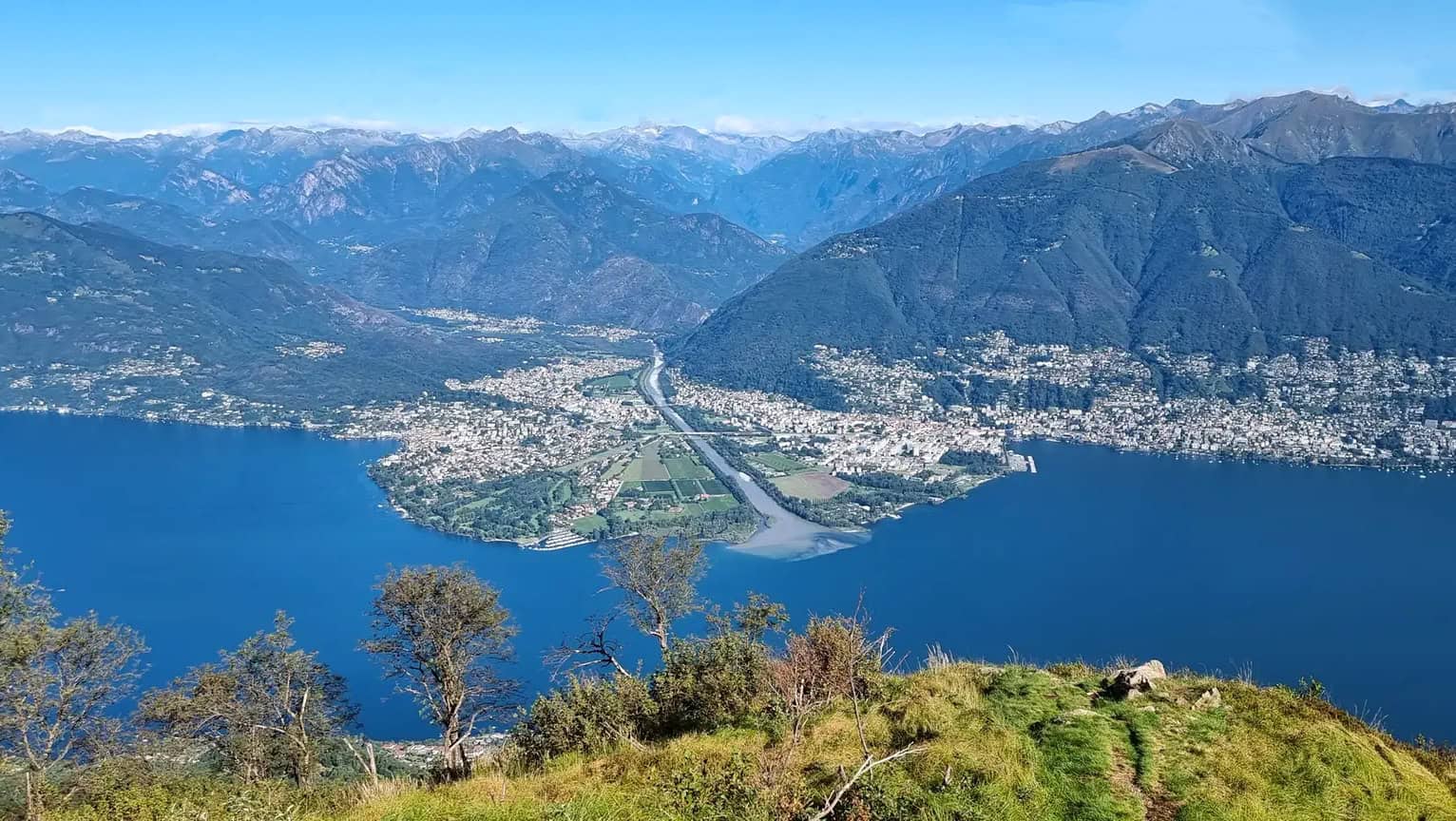 panorama lago maggiore berge tessin aussicht san nazzaro schweiz